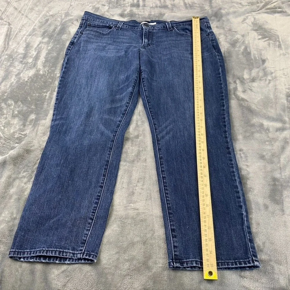 Levis Jeans Boyfriend Womens Size 33 M Relaxed Straight Medium Wash‎ Fit Denim